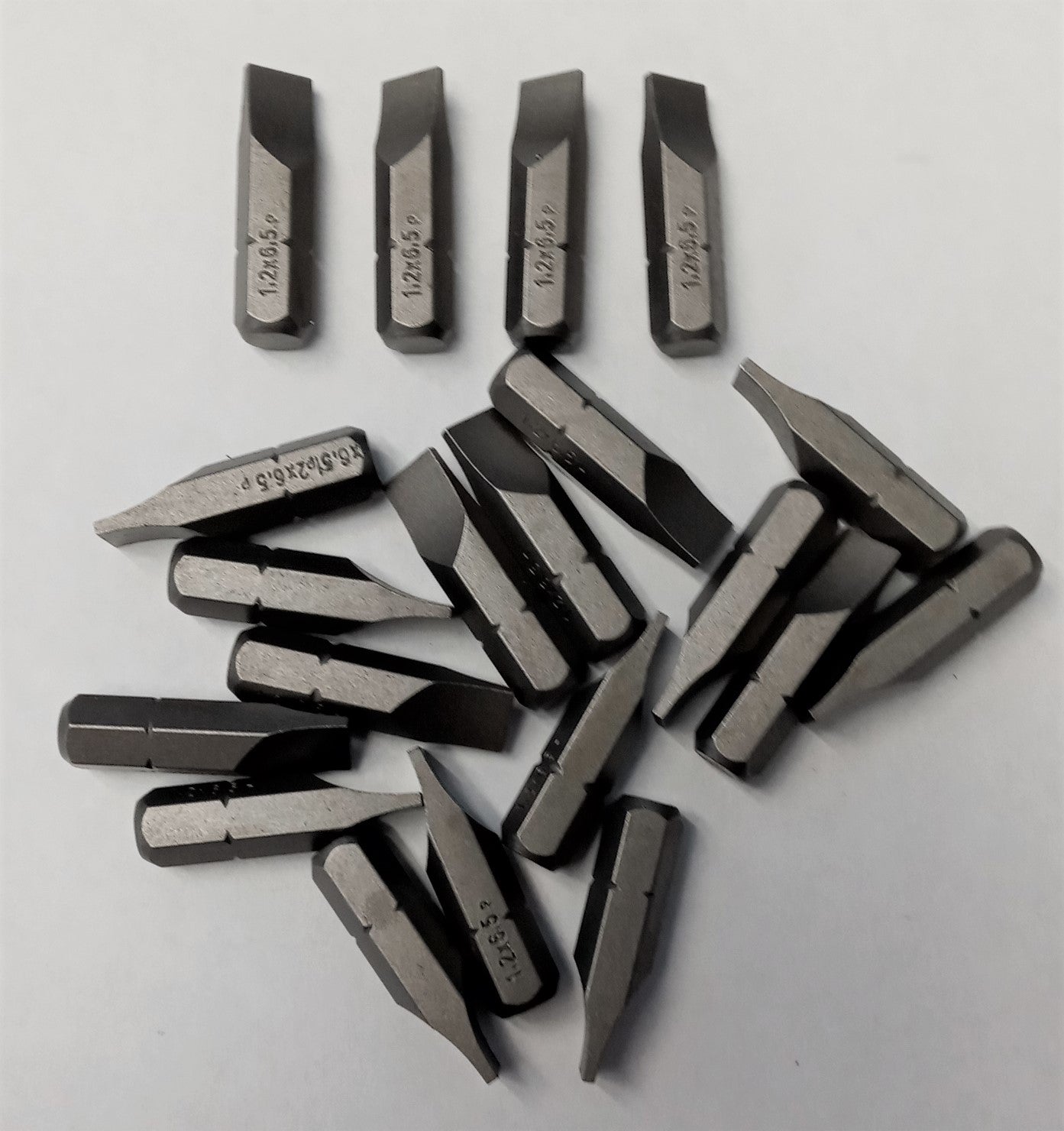 Bosch 2608521B72 1.2 x 6.5 Extra Hard Slotted x 1" Screw Bit Tips 20pcs.