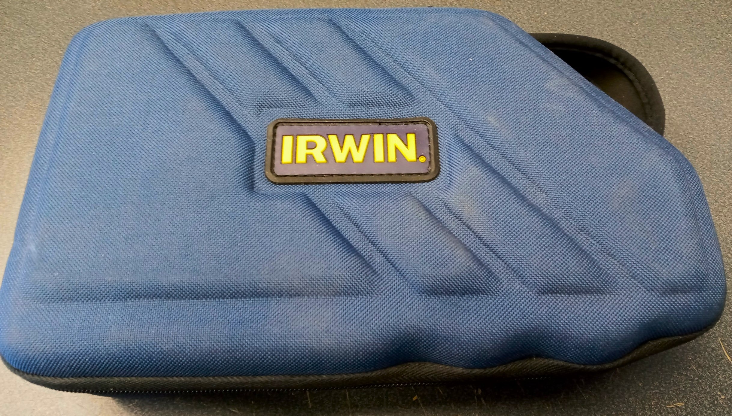 Irwin 3073002 Electrician Bi-Metal Hole Saw Kit NEW WITH DUSTY CASE