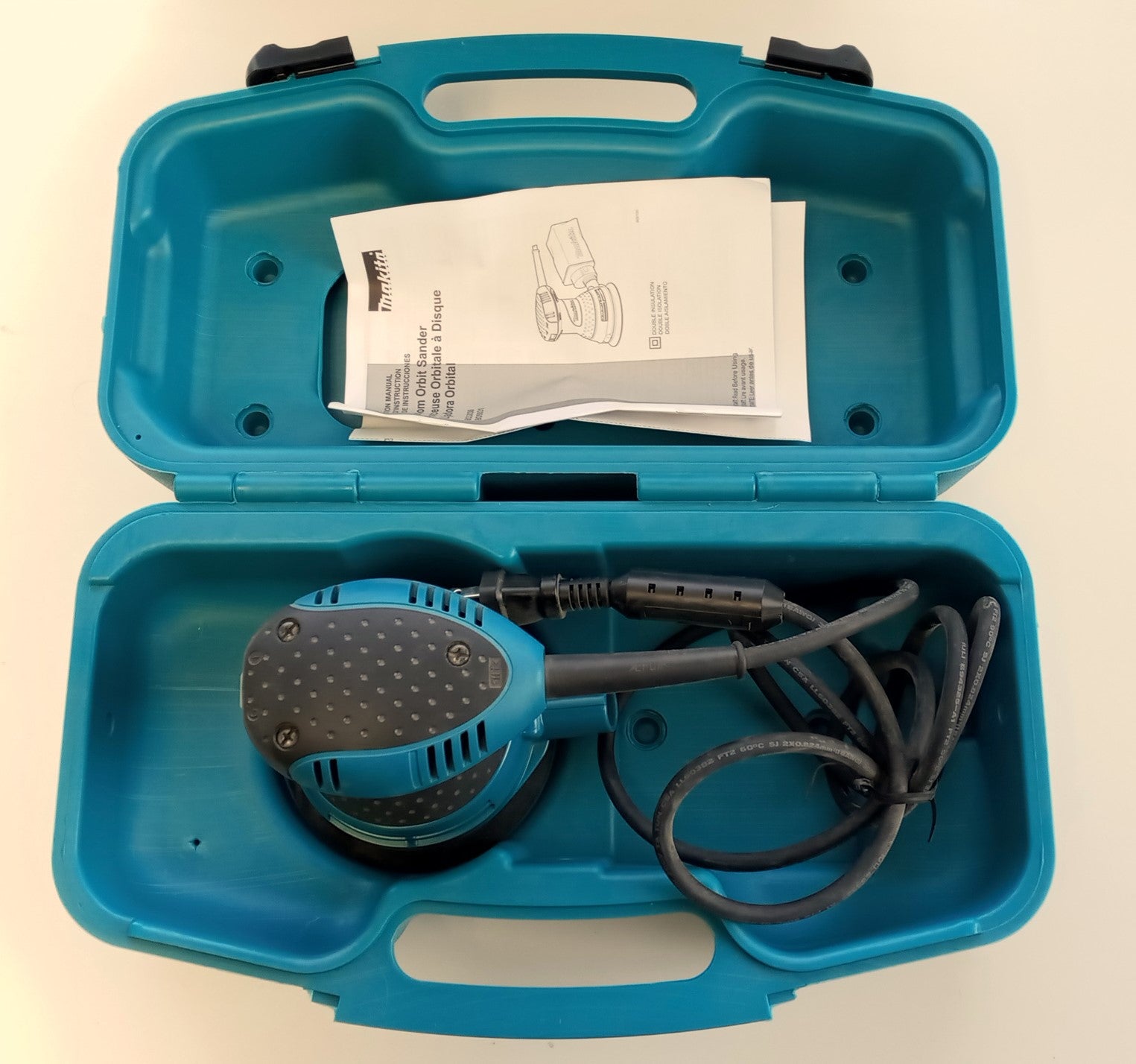 Makita 5in Random Orbit Sander (missing dust bag) BO5030K