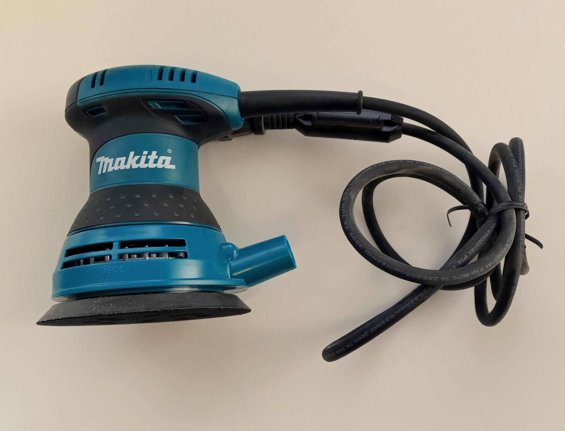 Makita 5in Random Orbit Sander (missing dust bag) BO5030K