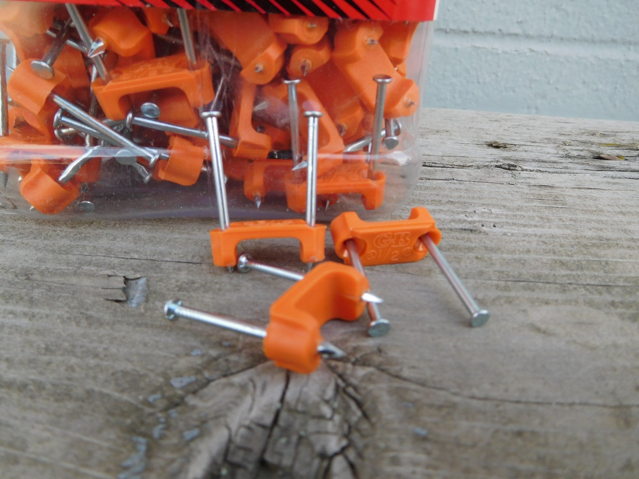 GARDNER BENDER PS-225JT ½" Cable Plastic Staples 225 Pieces USA