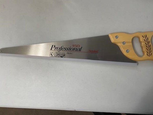 Nicholson NS1501 24" Professional 8 pts. Standard Tooth Handsaw