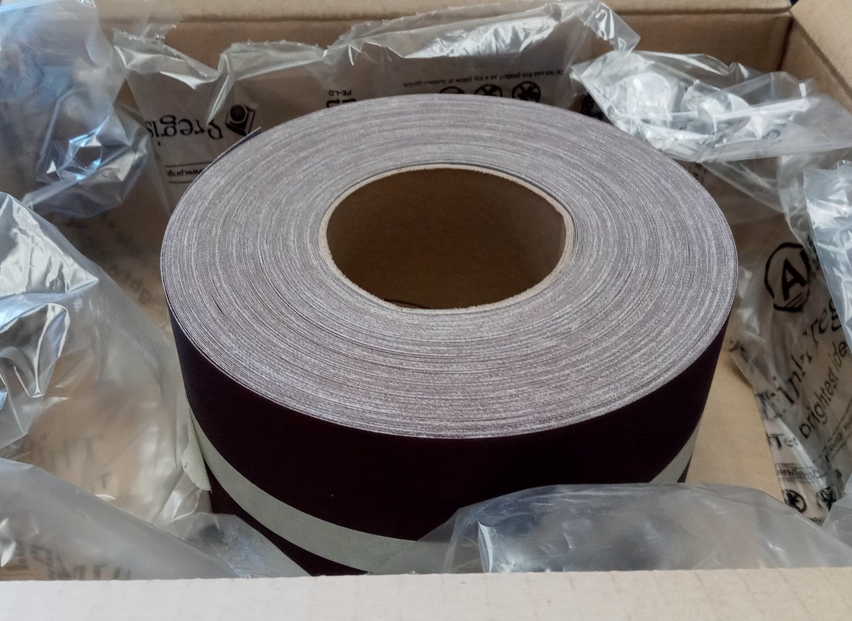 DeWalt DANR223201 4" x 50 Yards 320Grit AO Metal/Stainless Finishing Shop Roll
