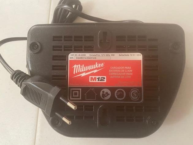 Milwaukee 48-2459B M12 12V Lithium Ion Battery Charger 127 Volt Brazilian Model