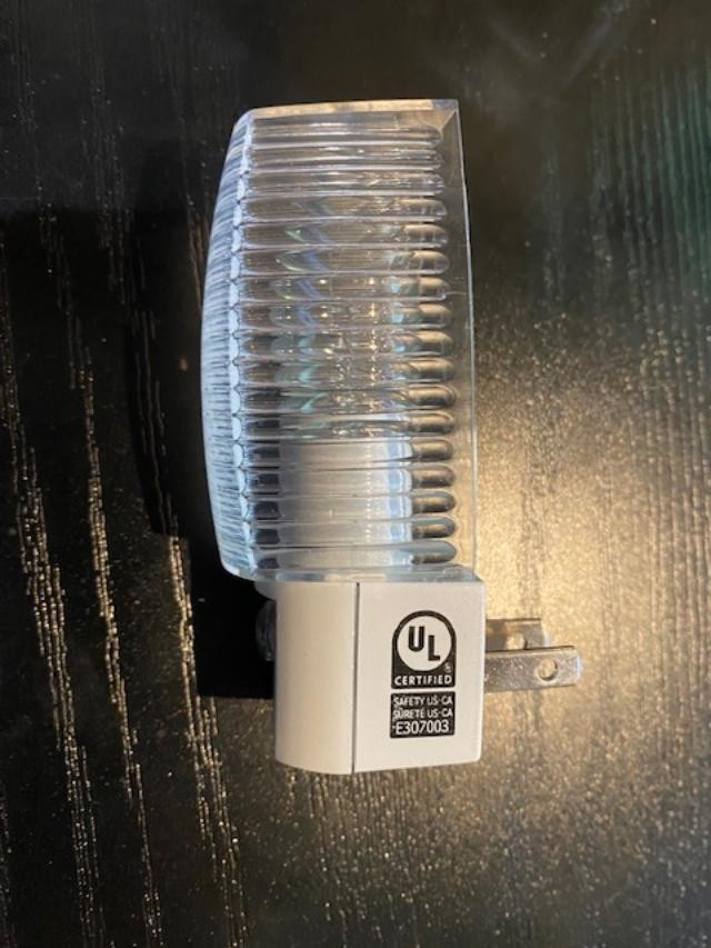 Amertac Faceted Automatic On/Off Sensor Night Light Clear 4-Pack B71055 Bulk