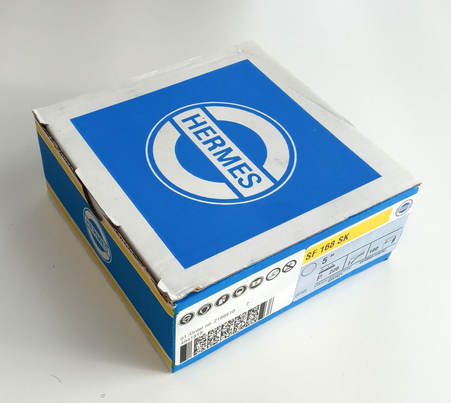 Hermes PSA Dry Silicone Carbide Sandpaper Disc, 5", 220 Grit 6341621