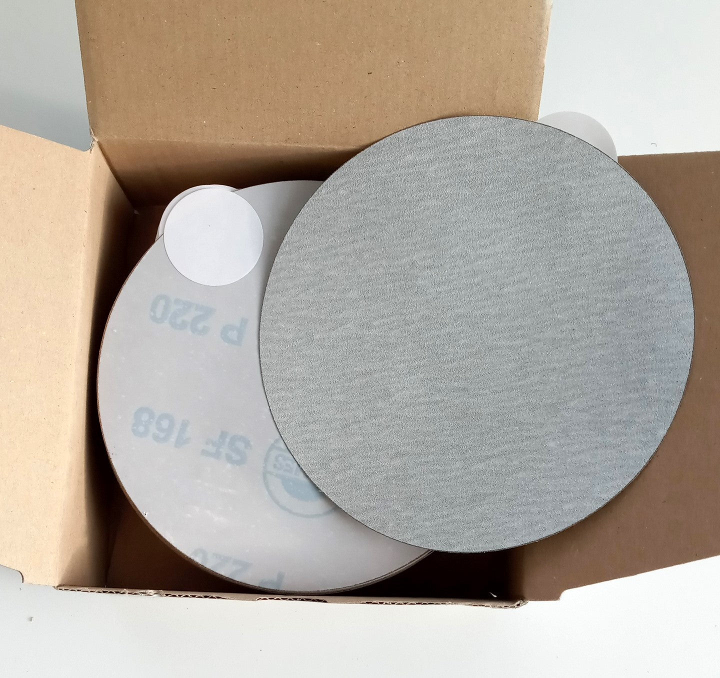 Hermes PSA Dry Silicone Carbide Sandpaper Disc, 5", 220 Grit 6341621