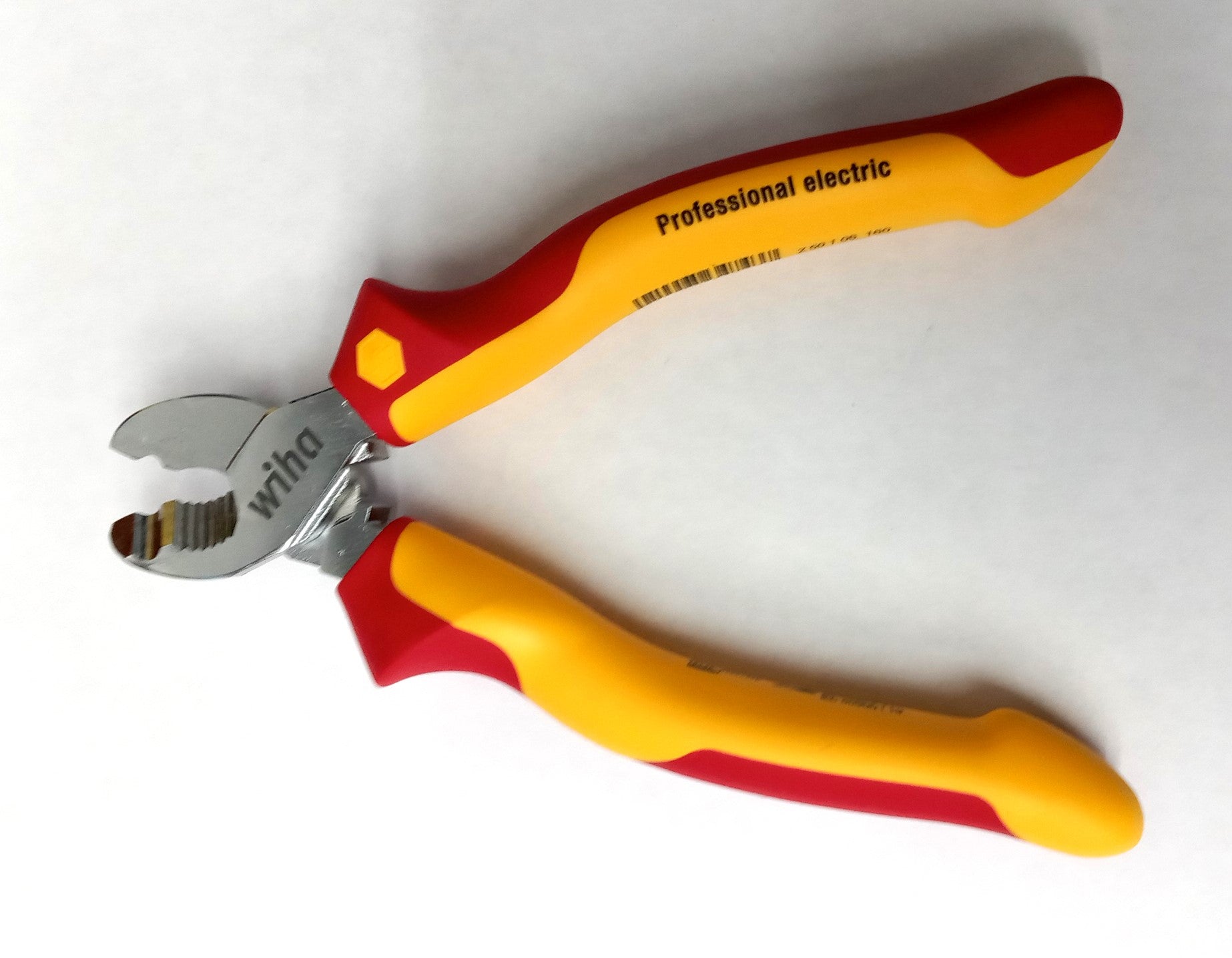 Wiha 32826 Insulated Serrated Edge Cable Cutters 6.3" Germany