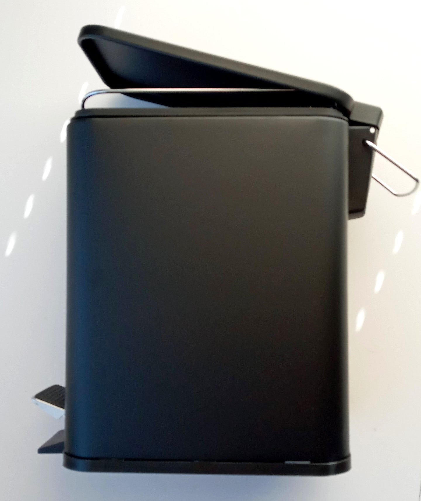 SunnyPoint JM-TCAN-BLK 5 Liter / 1.32 Gallon Trash Can with Plastic Inner Bucket