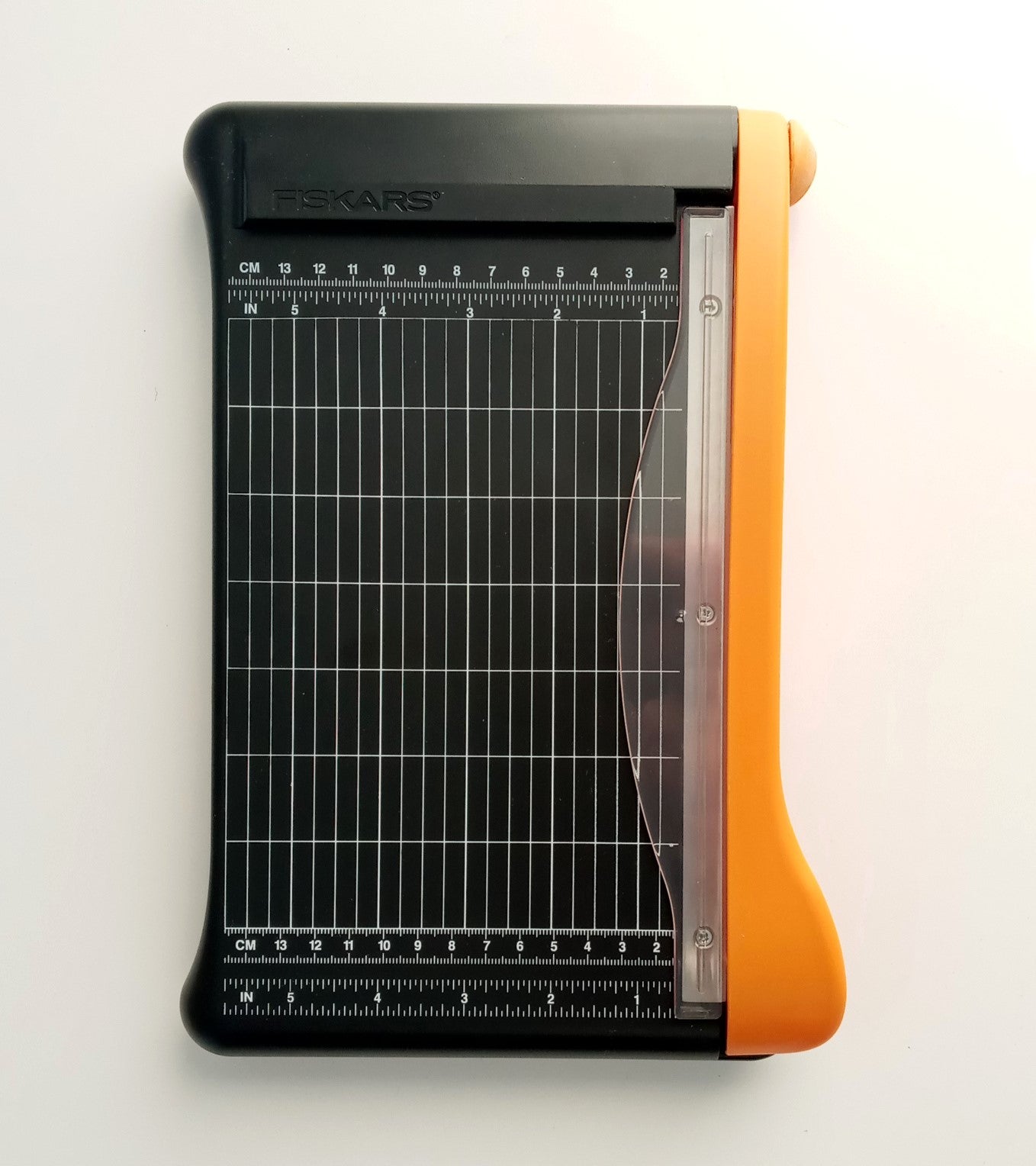 Fiskars 9in. Portable Bypass Paper Trimmer 7-Sheet Self Sharpening 01-005451