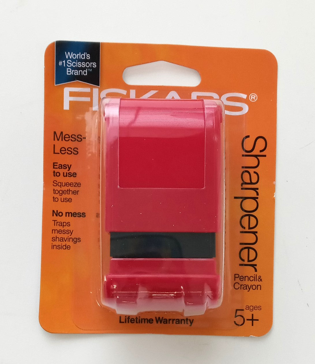 Fiskars 95900 Mess Less Pencil or Crayon Sharpener 4pcs. (random colors)