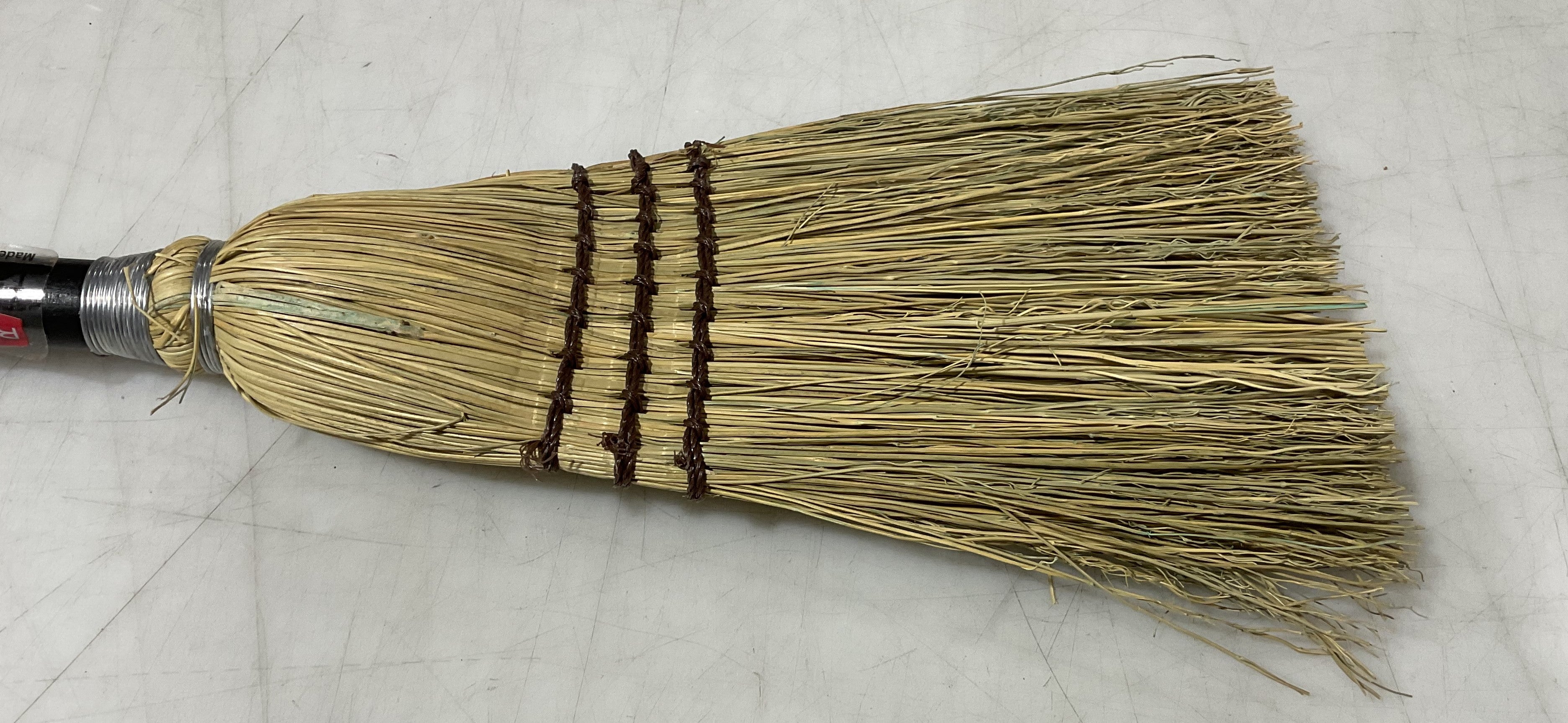 Rubbermaid lobby broom 71-633-00