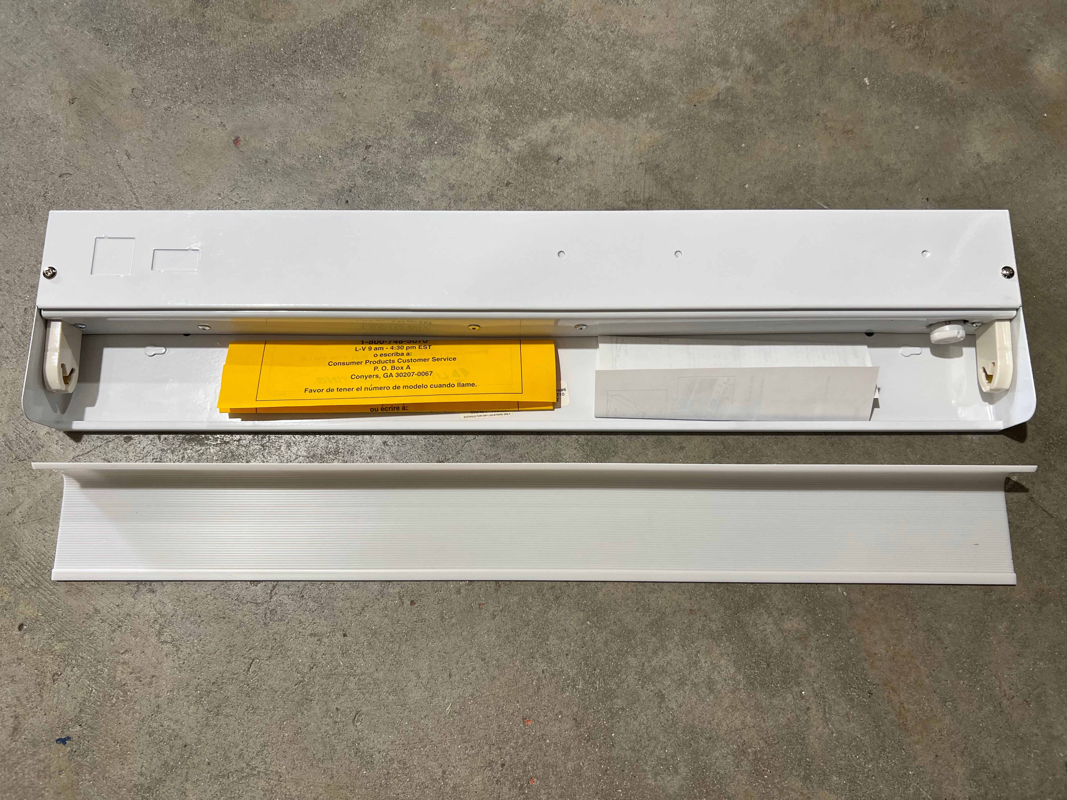 Lithonia Lighting HUC20PH 24" Fluorescent Undercabinet Light 120 Volt USA