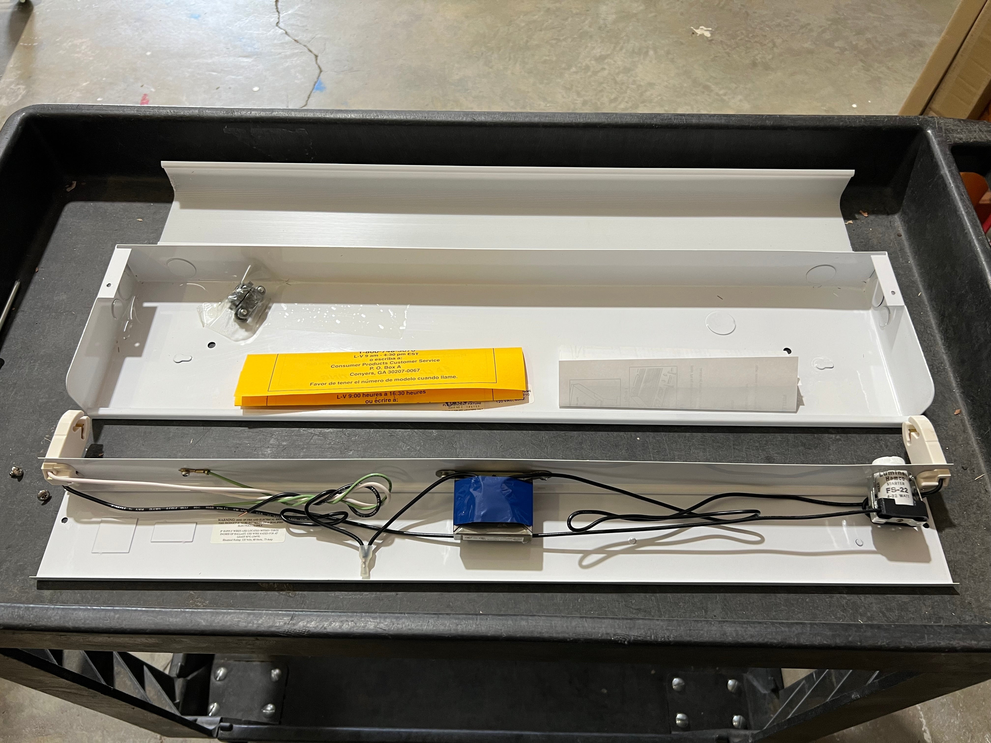 Lithonia Lighting HUC20PH 24" Fluorescent Undercabinet Light 120 Volt USA
