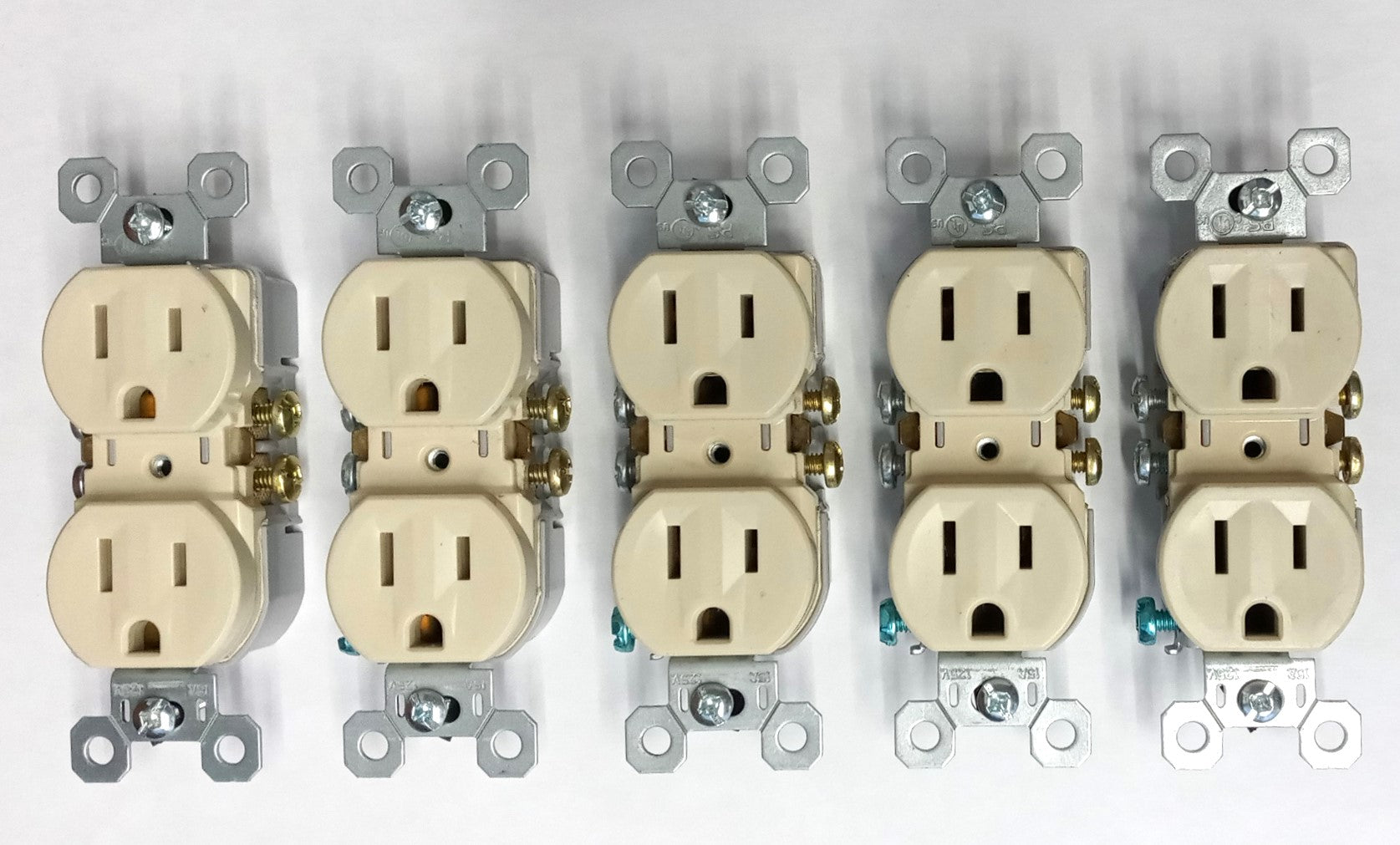 Pass & Seymour 3 Wire 15A 125V 2 Pole UL Ivory Duplex Outlets 5 Pcs 3232ITU