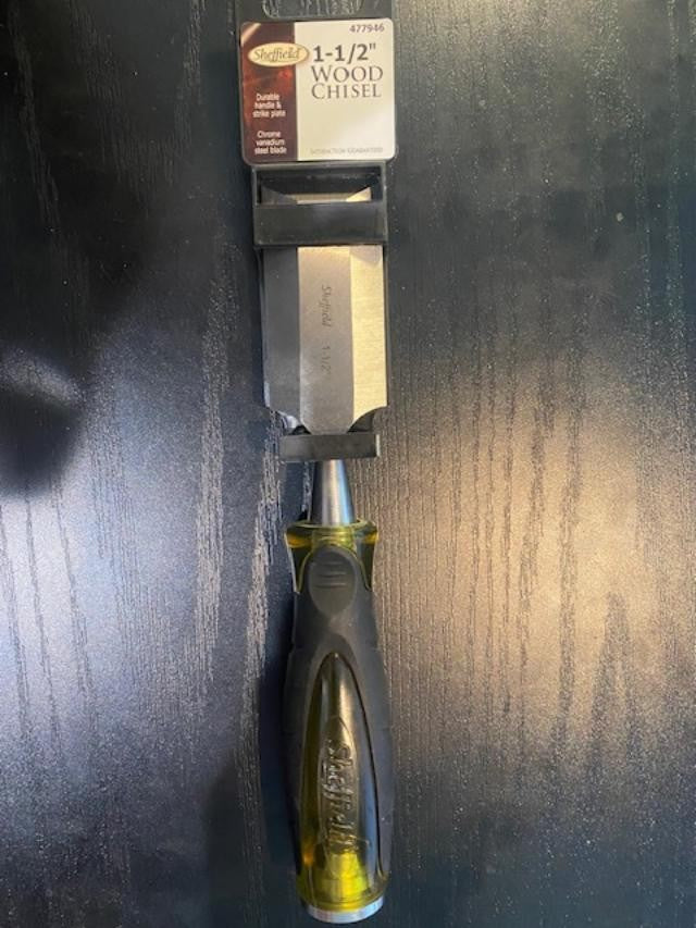 Sheffield 1-1/2 Professional Wood Chisel 477946