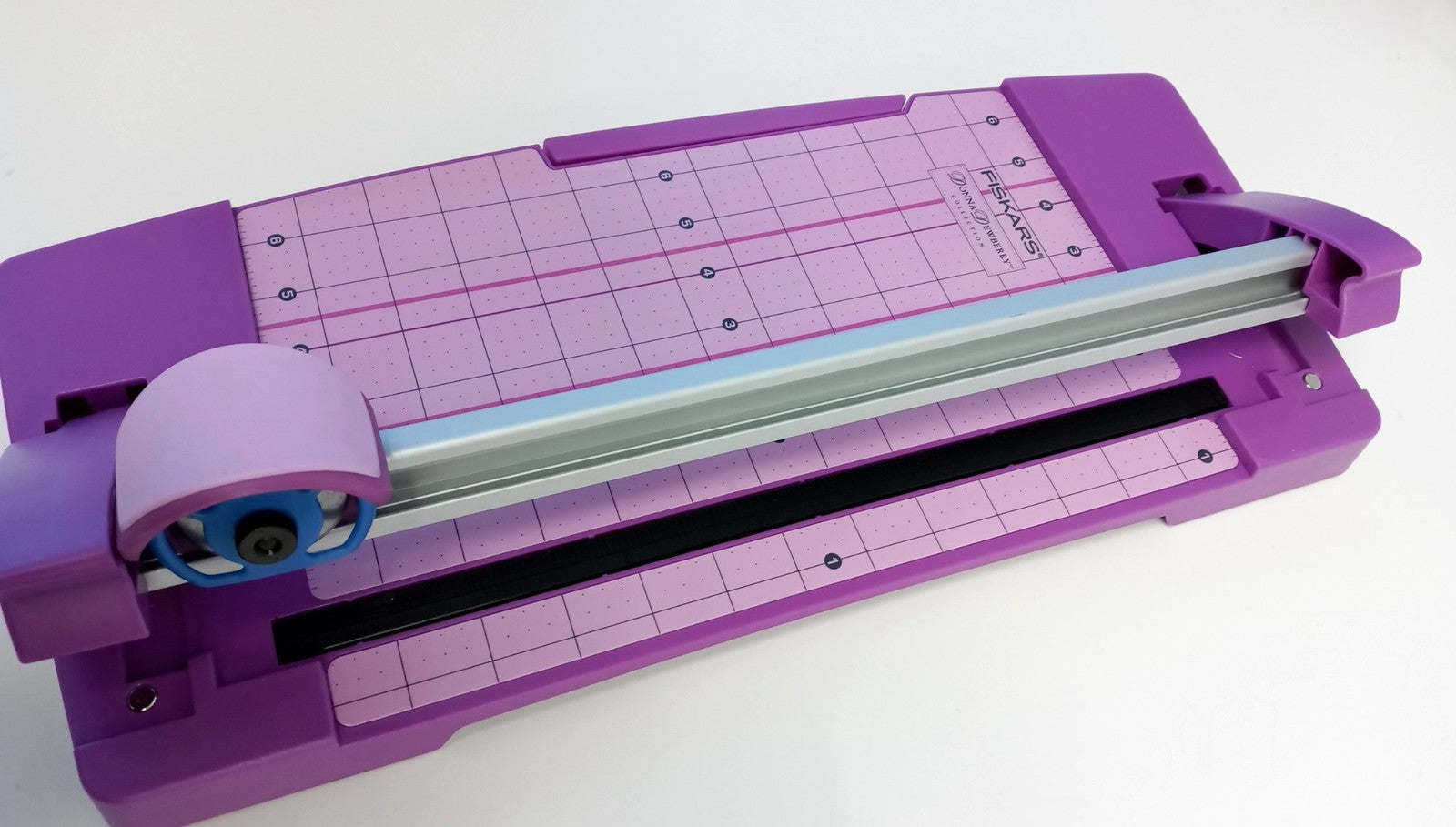 Fiskars 45Mm Donna Dewberry Collection Fabric Strip Cutter 01-000472J