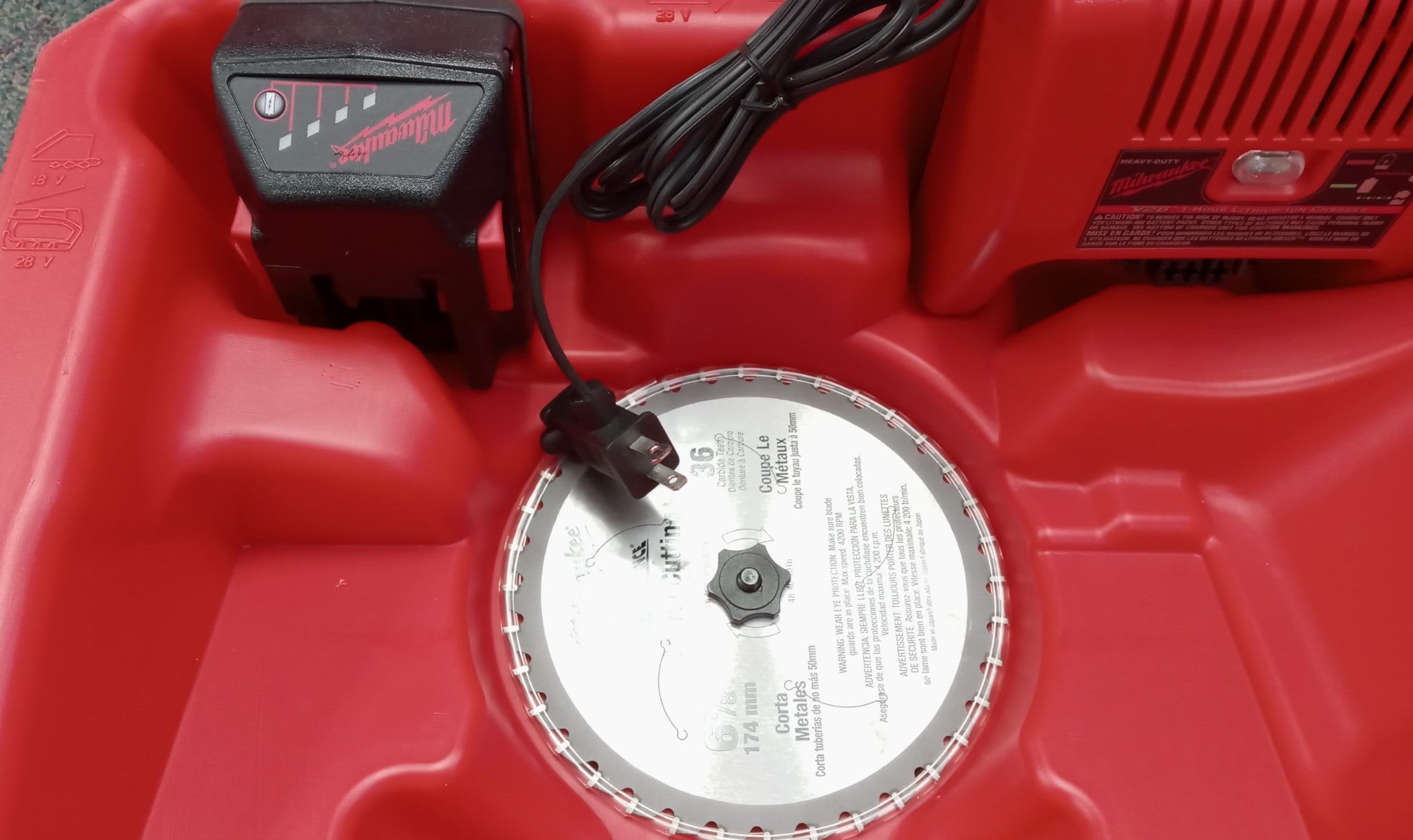 Milwaukee 0740-22 V28 6-7/8" Metal Cutting Saw Kit