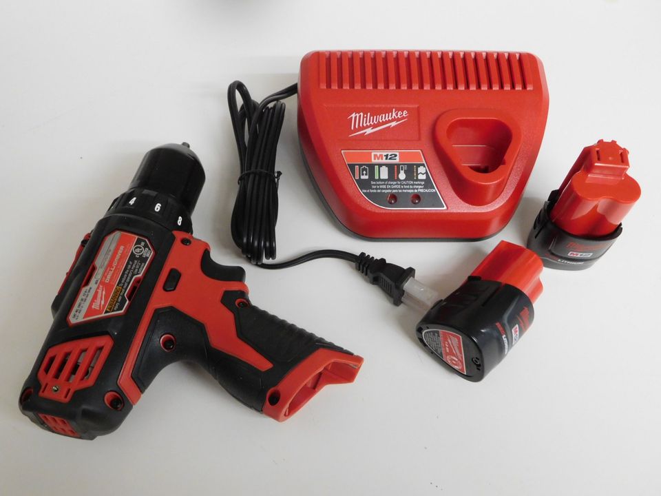 Milwaukee 2407-20 M12 Drill Driver Kit 3/8" (10mm) 12V