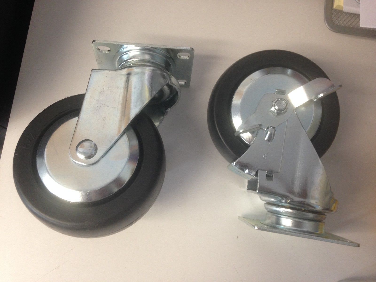 KD Tools 8315508 5 x 2" Fixed and Swivel Caster Set With Brake (4)