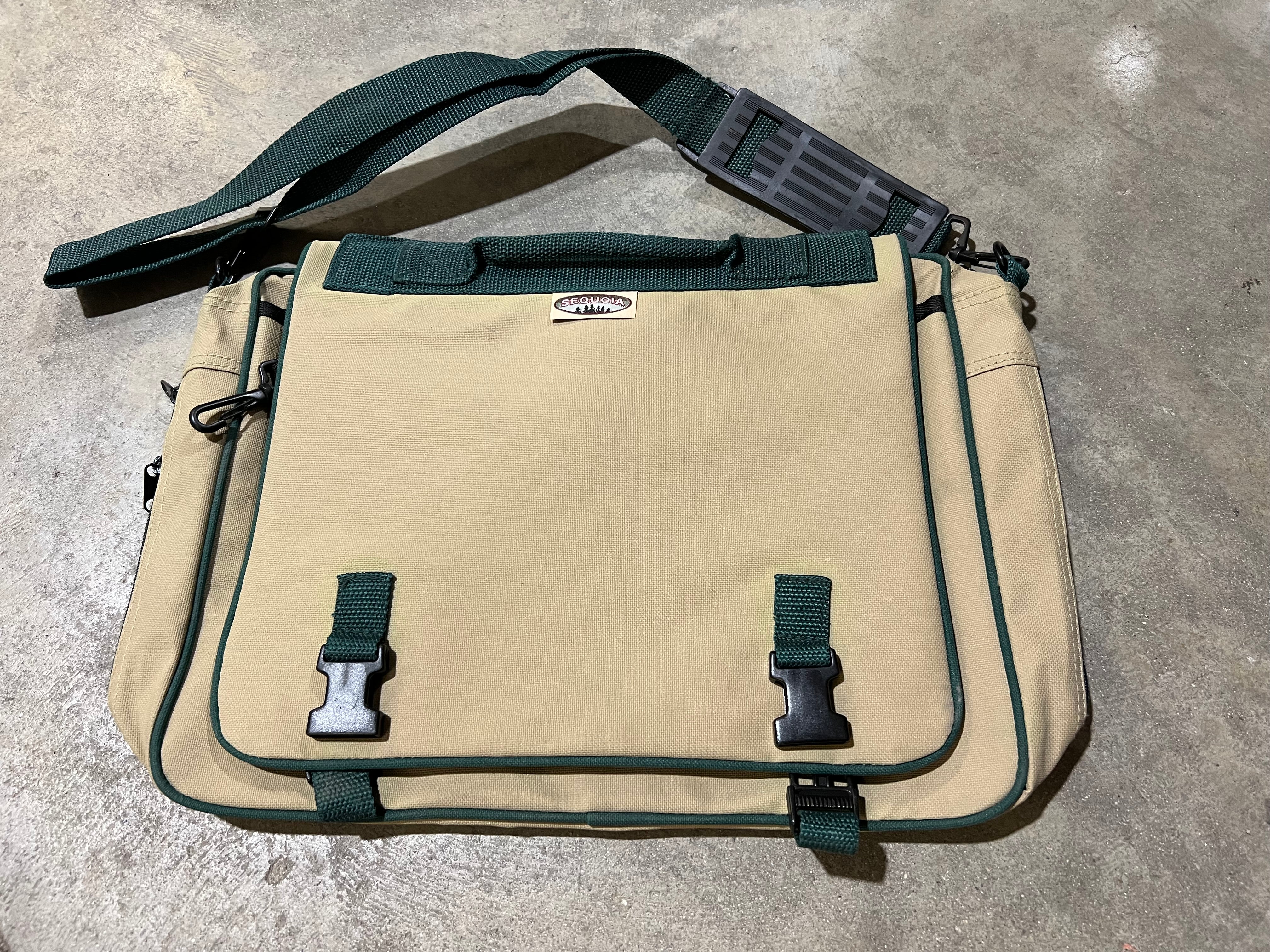 SEQUOIA MESSENGER BAG