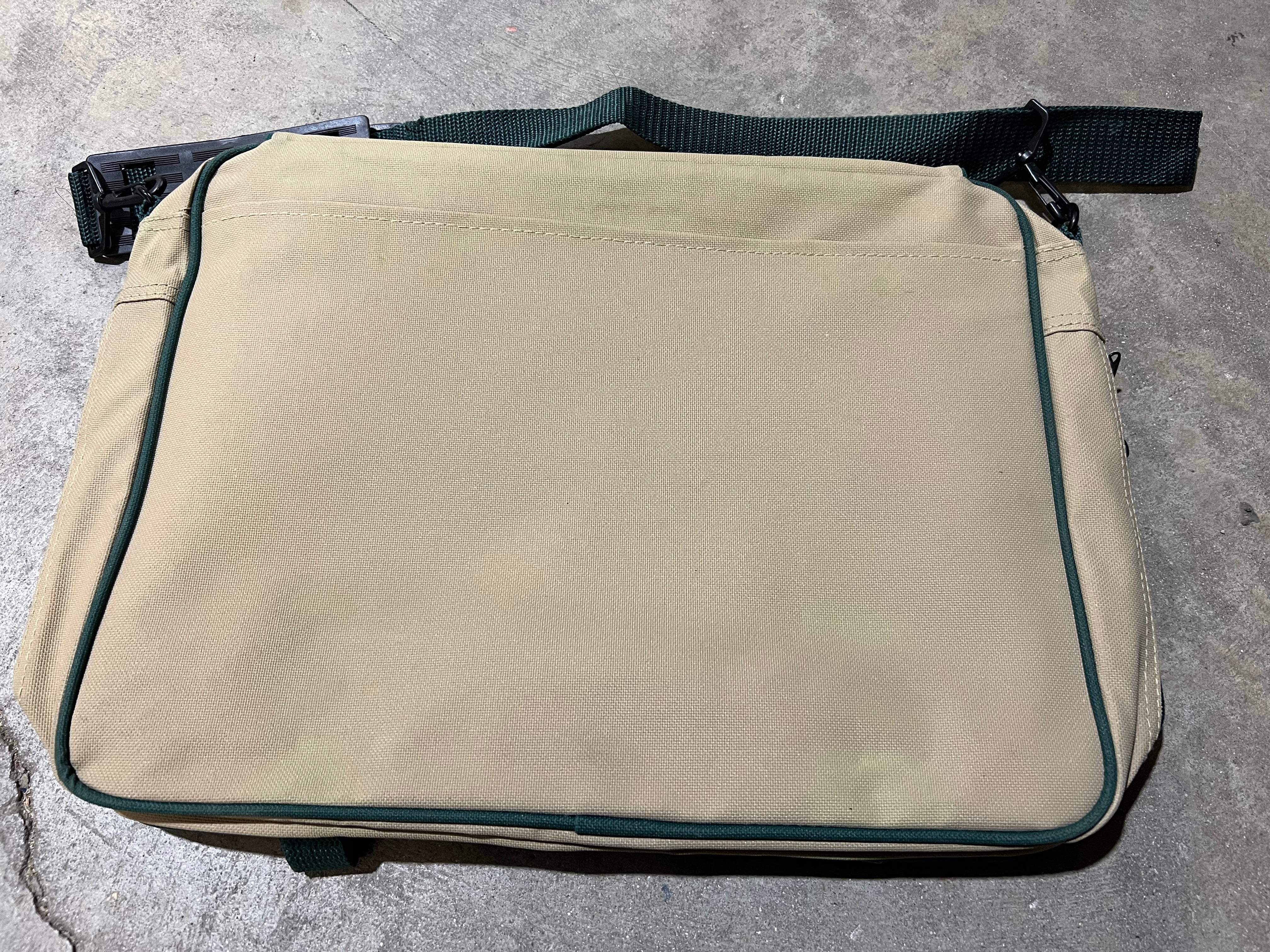 SEQUOIA MESSENGER BAG
