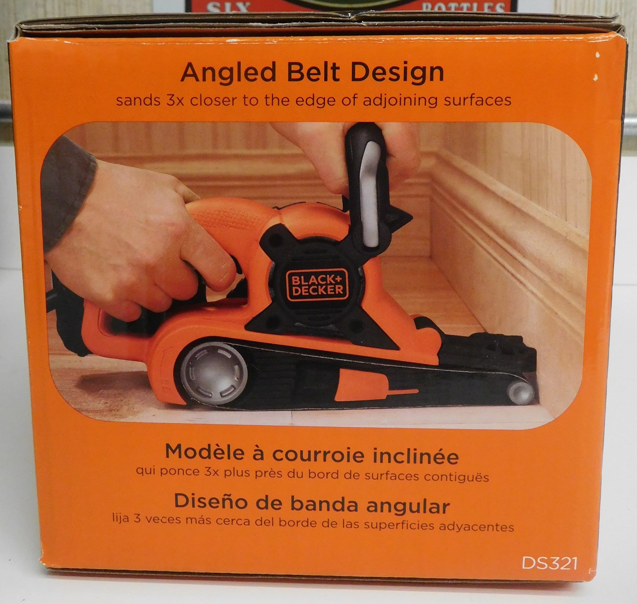 Black and Decker DS321 Belt Sander, 3 x 21, Orange