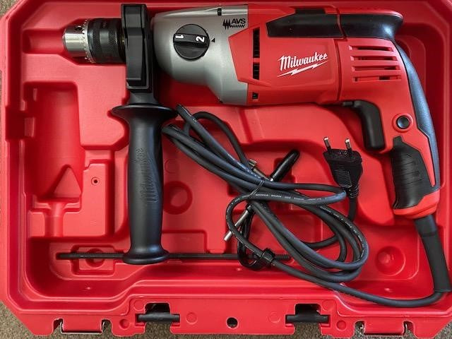 Milwaukee 5378-59 7.5 850 Watt 1/2-Inch Hammer Drill  220-240v (Brazil Model)
